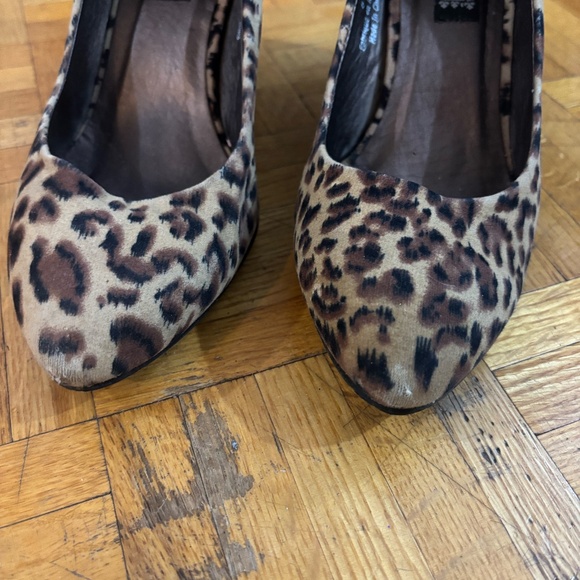 leopard and wood heels early 2010s urban outfitters - Picture 2 of 9